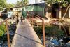 Slum dwellers struggle with flood water